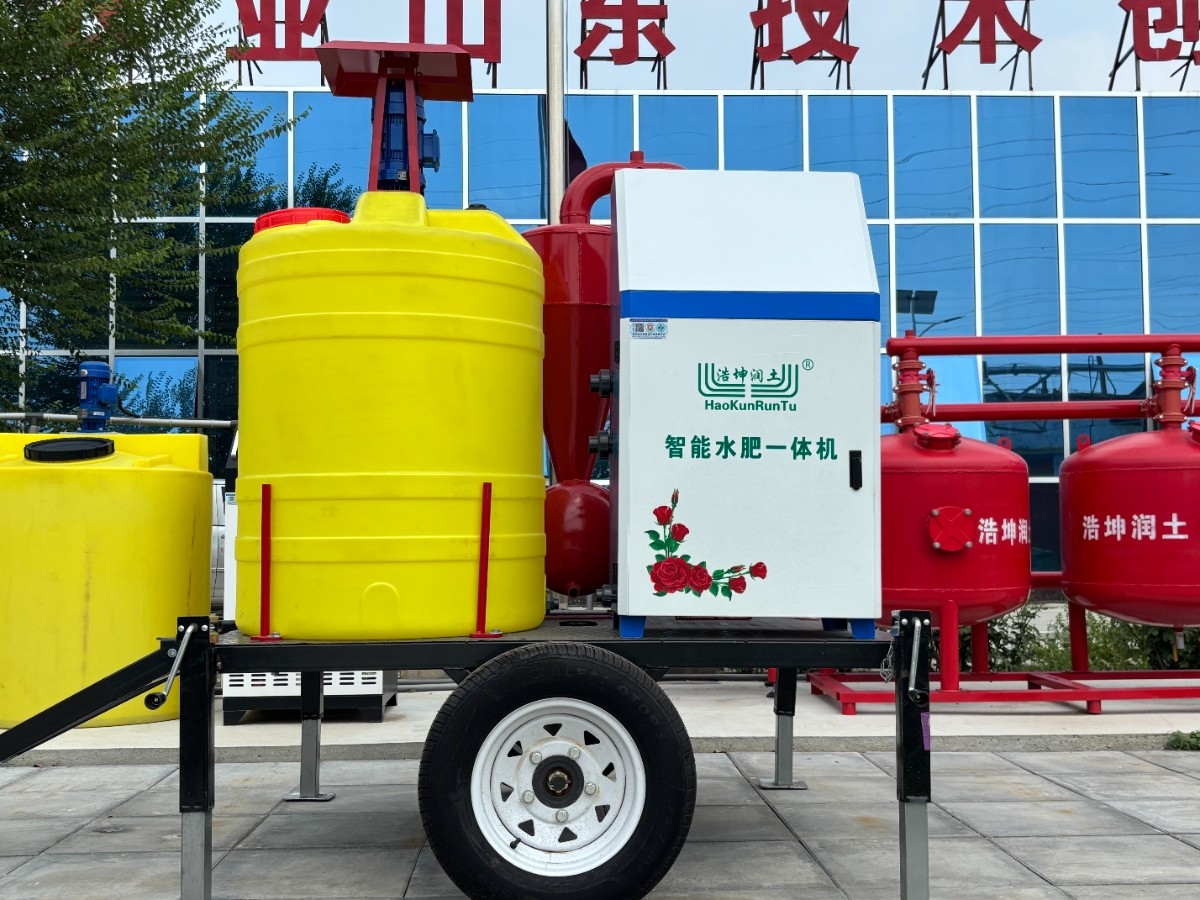 移動(dòng)智能施肥車